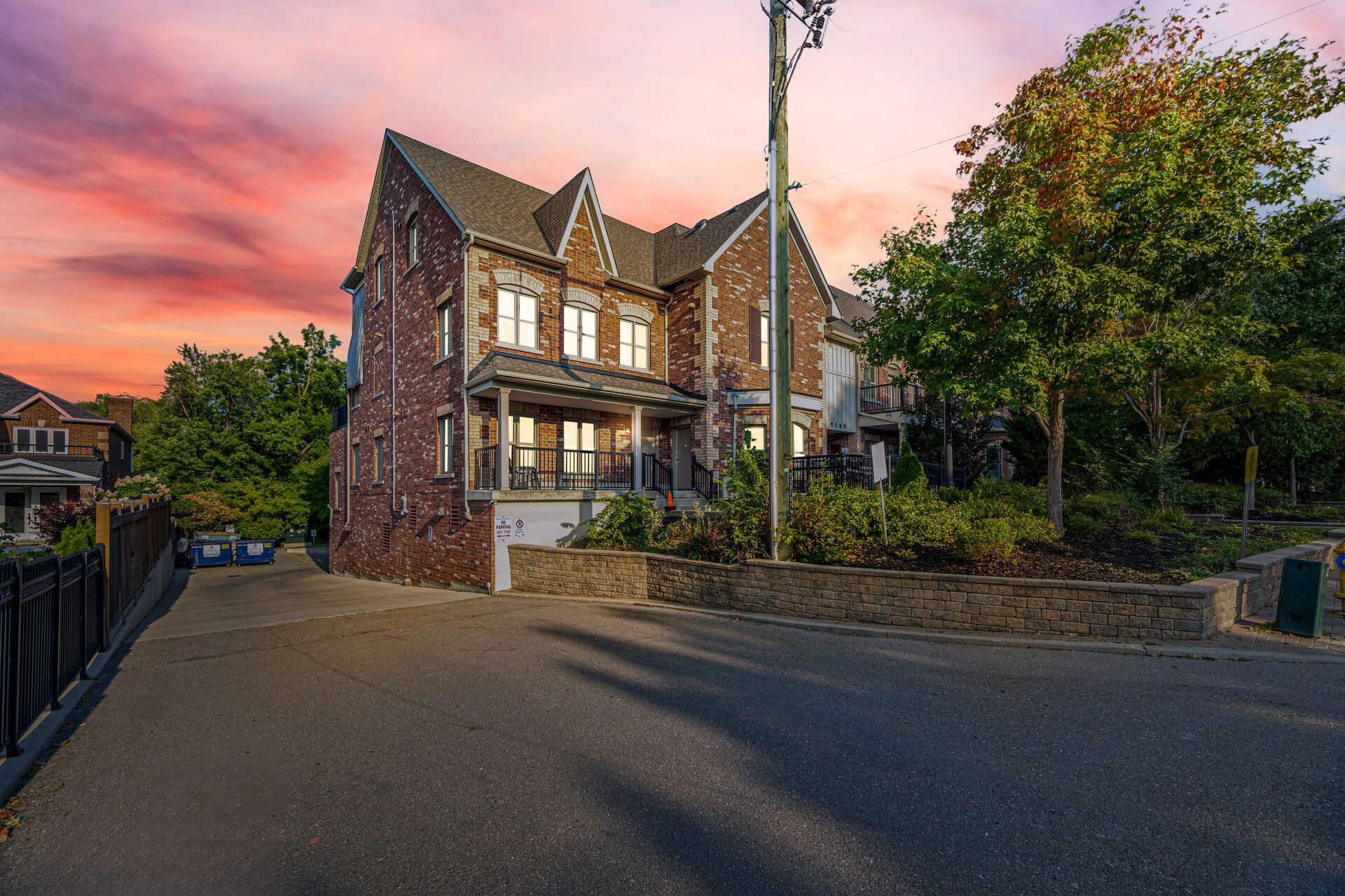 The Town Villas of Old Maple Condos - 9589 Keele Street