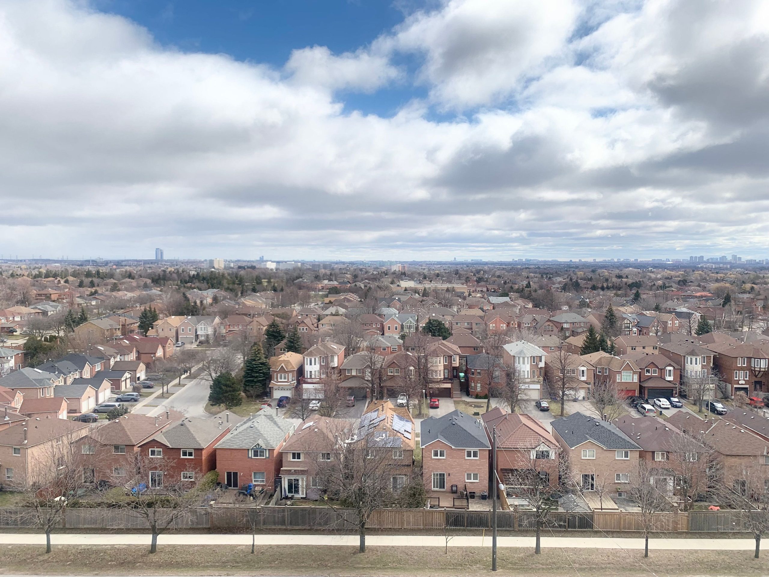 Legacy Park Condos - 7890 and 7900 Bathurst Street